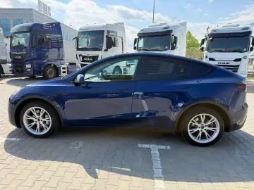 Tesla Model Y Max Range Dual AWD Long Range