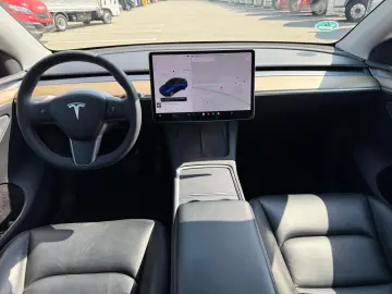 Tesla Model Y Max Range Dual AWD Long Range