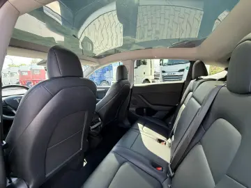 Tesla Model Y Max Range Dual AWD Long Range