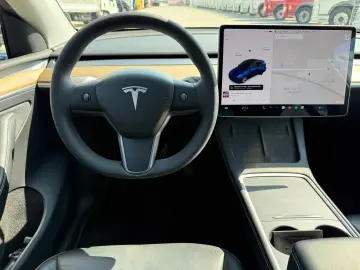 Tesla Model Y Max Range Dual AWD Long Range