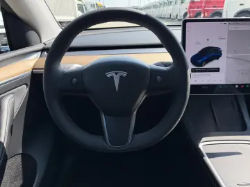 Tesla Model Y Max Range Dual AWD Long Range