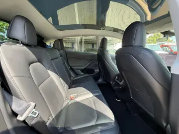 Tesla Model Y Max Range Dual AWD Long Range