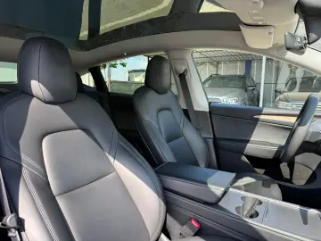 Tesla Model Y Max Range Dual AWD Long Range