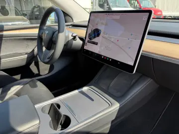 Tesla Model Y Max Range Dual AWD Long Range