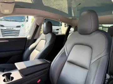Tesla Model Y Max Range Dual AWD Long Range