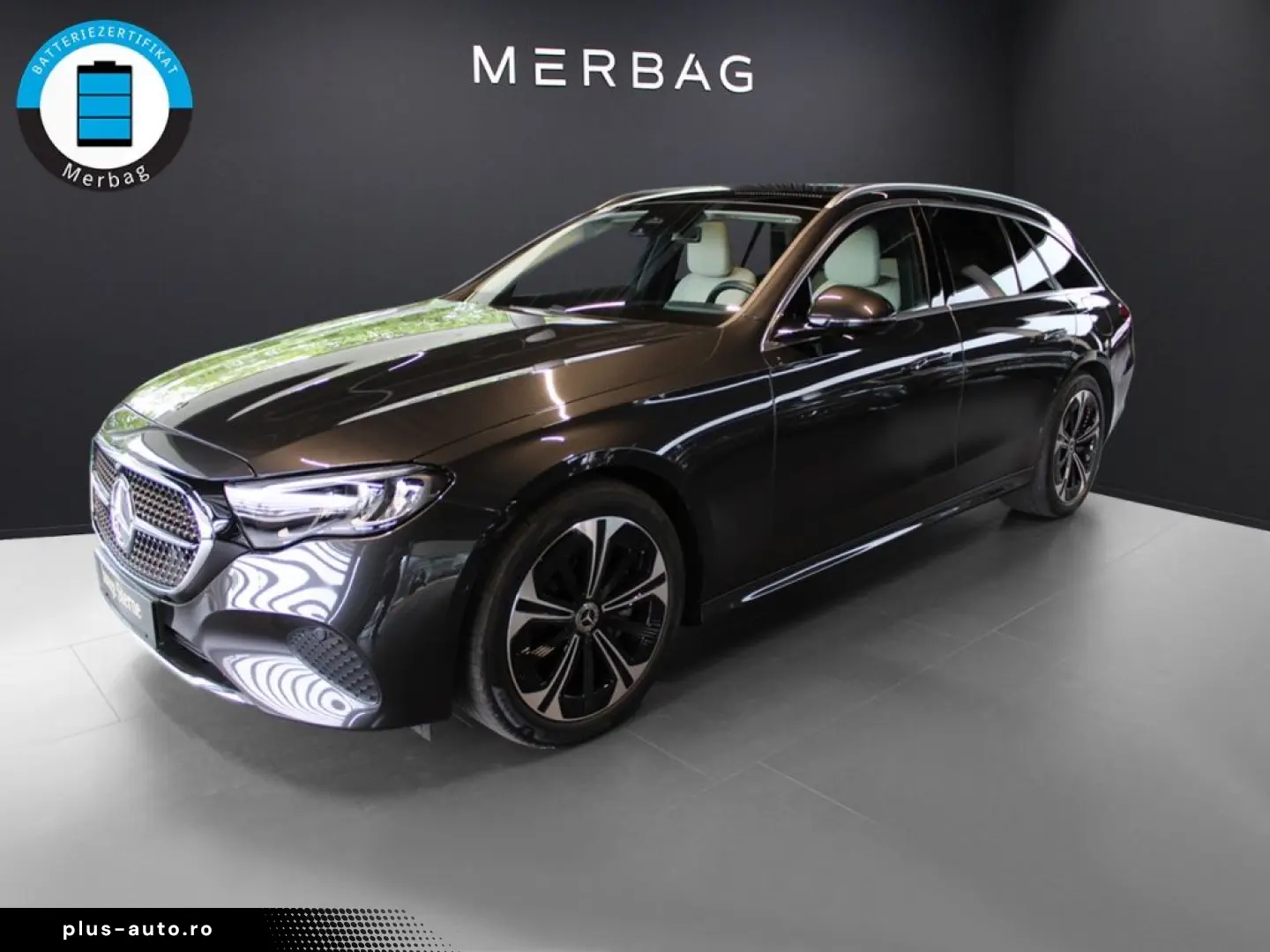 MERCEDES-BENZ E 300 T e  Avantgarde Pano Burmester 4D Distro