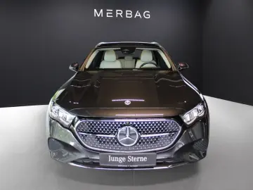MERCEDES-BENZ E 300 T e  Avantgarde Pano Burmester 4D Distro