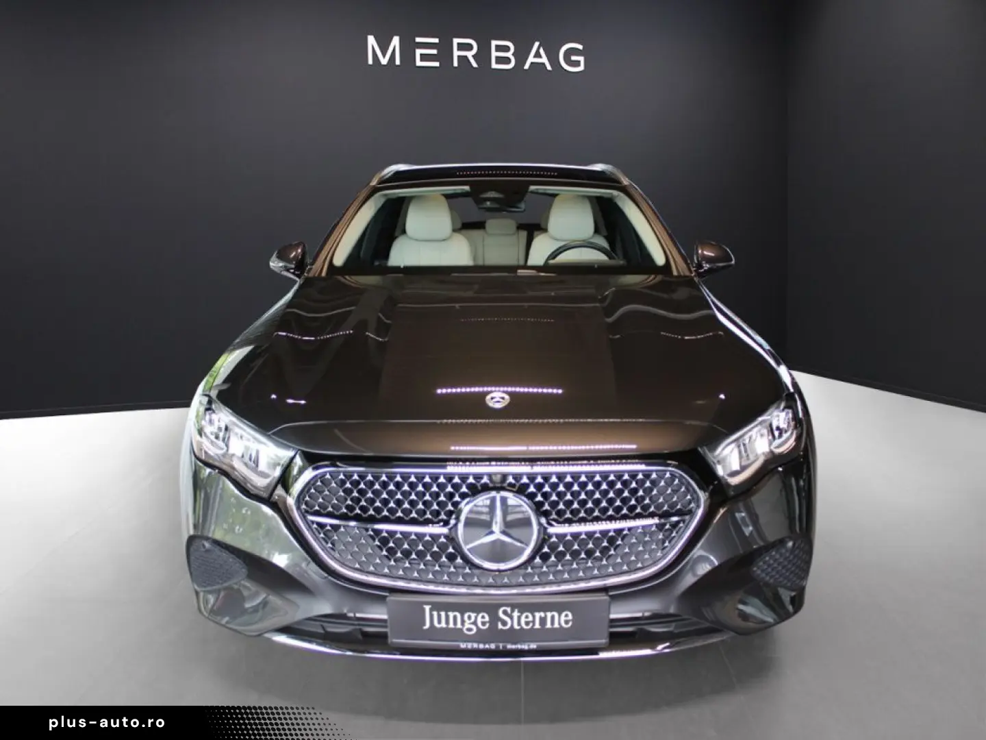 MERCEDES-BENZ E 300 T e  Avantgarde Pano Burmester 4D Distro