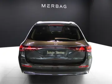 MERCEDES-BENZ E 300 T e  Avantgarde Pano Burmester 4D Distro