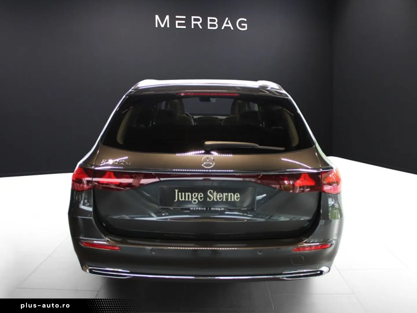MERCEDES-BENZ E 300 T e  Avantgarde Pano Burmester 4D Distro