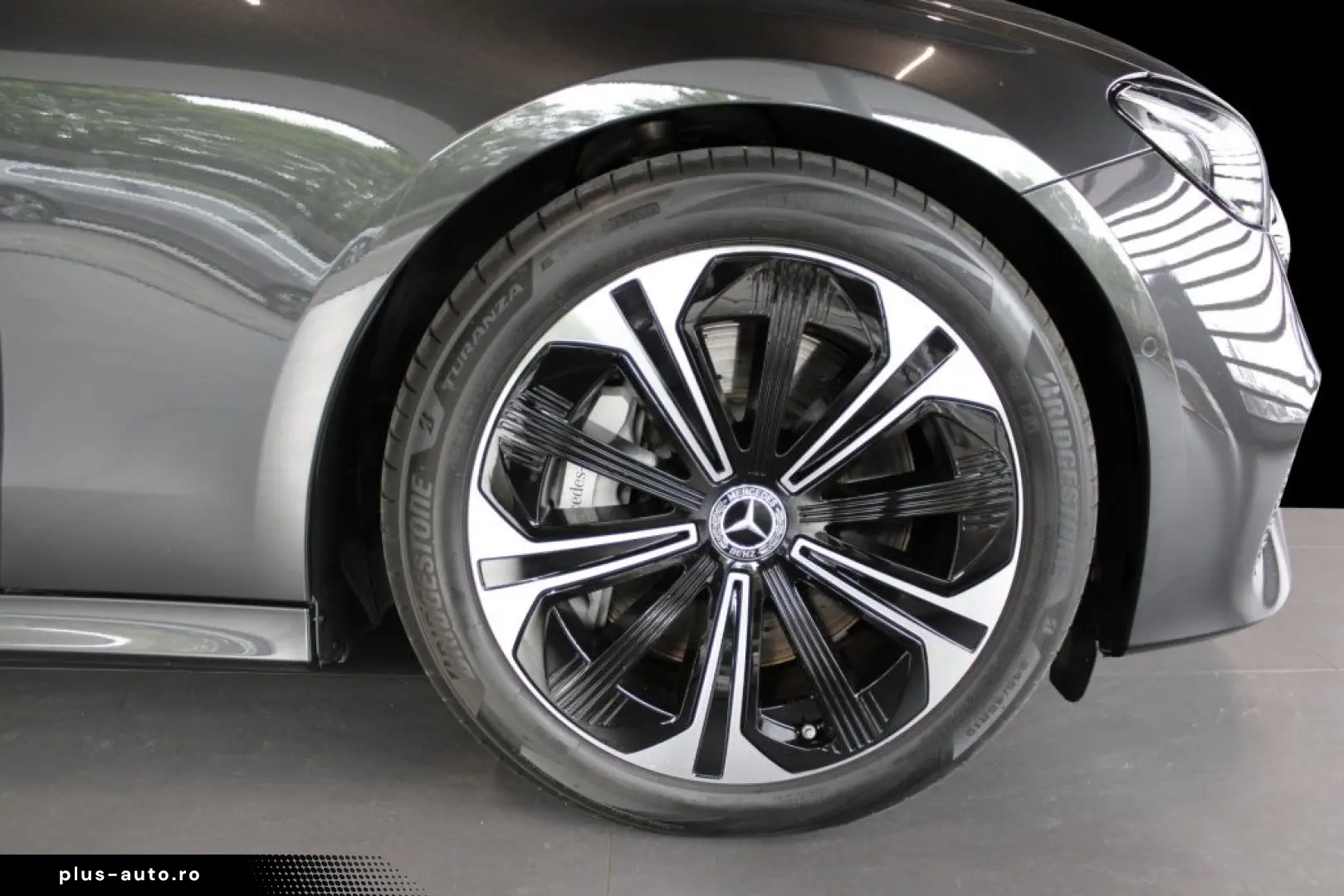 MERCEDES-BENZ E 300 T e  Avantgarde Pano Burmester 4D Distro