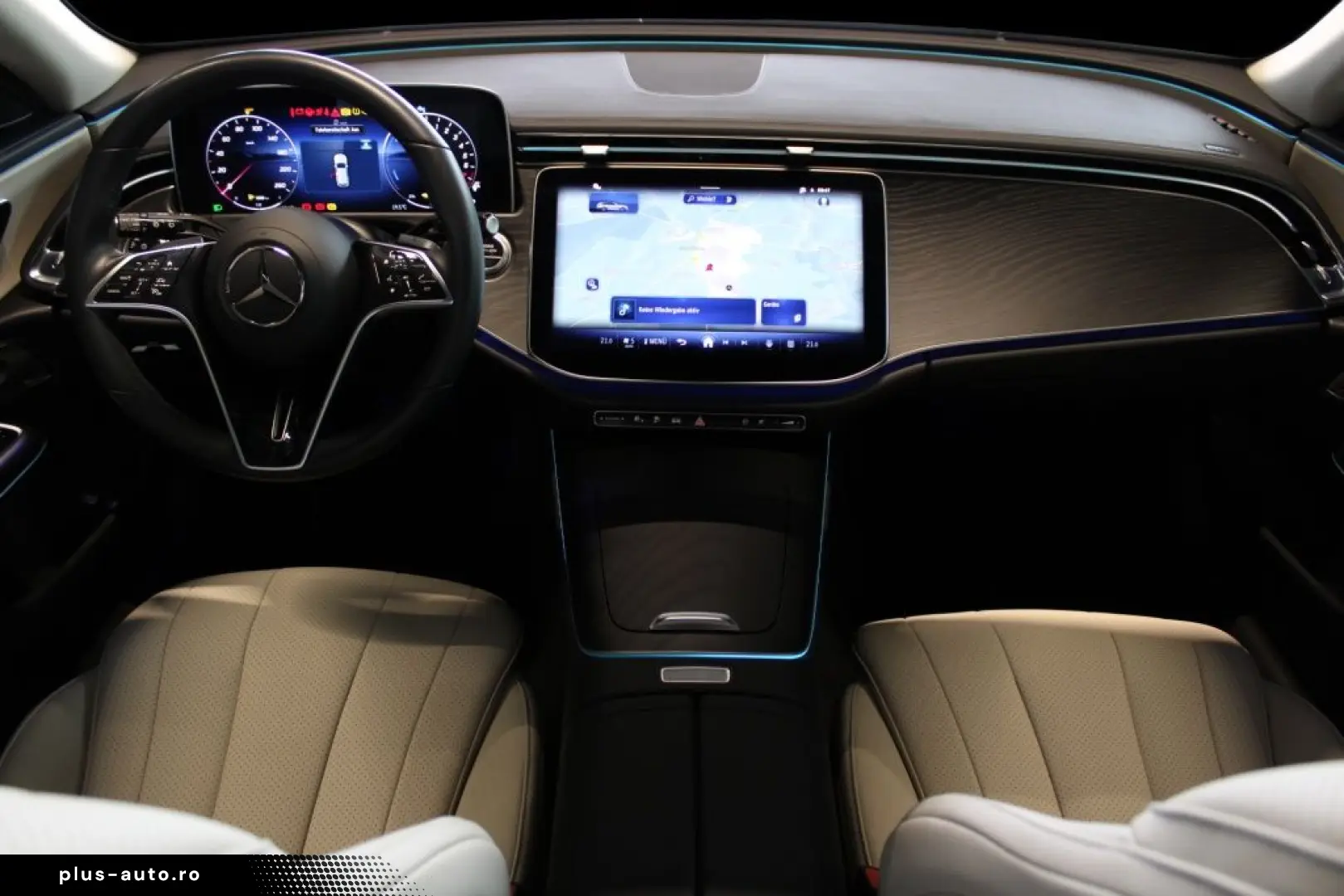 MERCEDES-BENZ E 300 T e  Avantgarde Pano Burmester 4D Distro