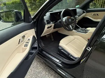 BMW 330e xDrive Touring Automatic -