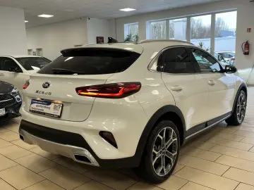 KIA XCeed Platinum Edition Plug-in Pano LED JBL