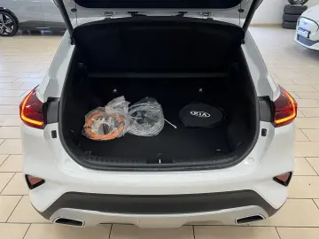 KIA XCeed Platinum Edition Plug-in Pano LED JBL