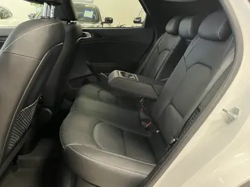 KIA XCeed Platinum Edition Plug-in Pano LED JBL