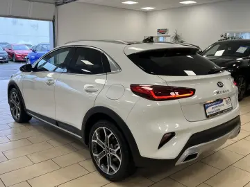 KIA XCeed Platinum Edition Plug-in Pano LED JBL