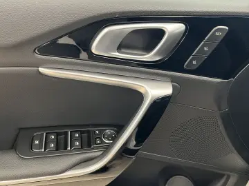 KIA XCeed Platinum Edition Plug-in Pano LED JBL