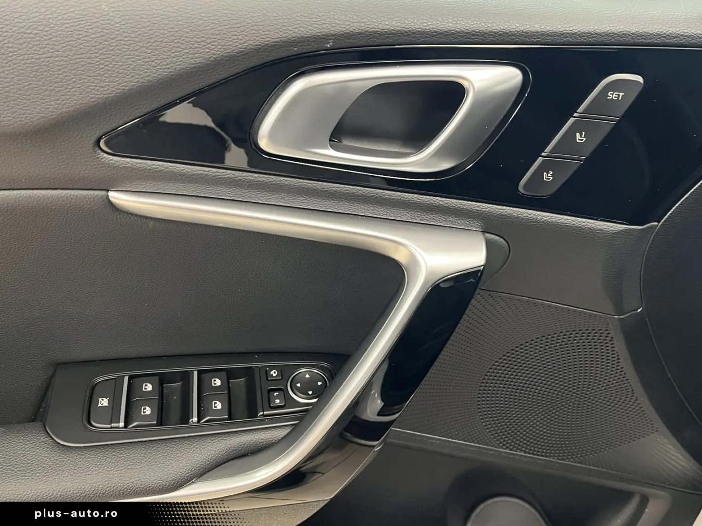 KIA XCeed Platinum Edition Plug-in Pano LED JBL
