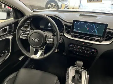 KIA XCeed Platinum Edition Plug-in Pano LED JBL