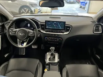 KIA XCeed Platinum Edition Plug-in Pano LED JBL