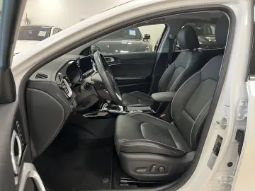 KIA XCeed Platinum Edition Plug-in Pano LED JBL