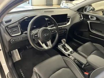 KIA XCeed Platinum Edition Plug-in Pano LED JBL