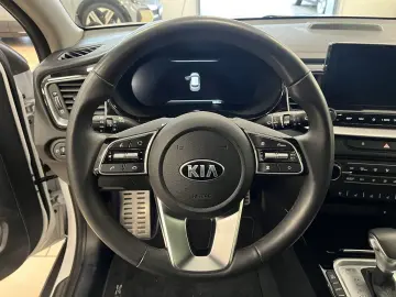 KIA XCeed Platinum Edition Plug-in Pano LED JBL