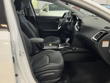 KIA XCeed Platinum Edition Plug-in Pano LED JBL