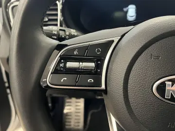 KIA XCeed Platinum Edition Plug-in Pano LED JBL
