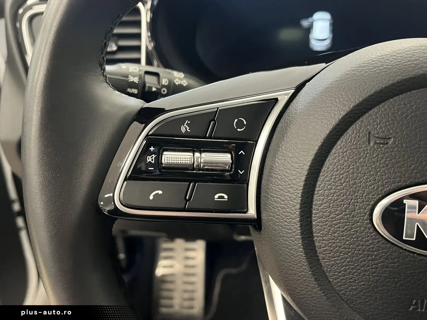 KIA XCeed Platinum Edition Plug-in Pano LED JBL