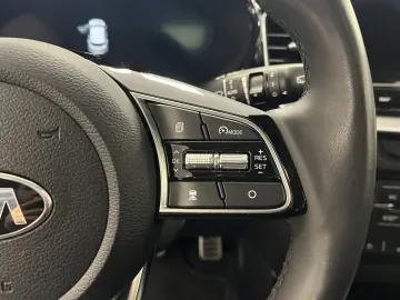 KIA XCeed Platinum Edition Plug-in Pano LED JBL
