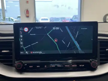 KIA XCeed Platinum Edition Plug-in Pano LED JBL