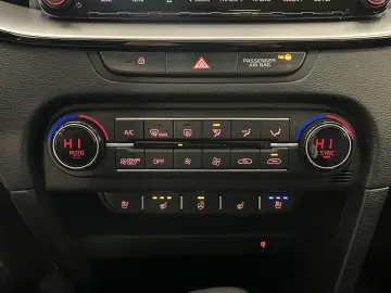 KIA XCeed Platinum Edition Plug-in Pano LED JBL