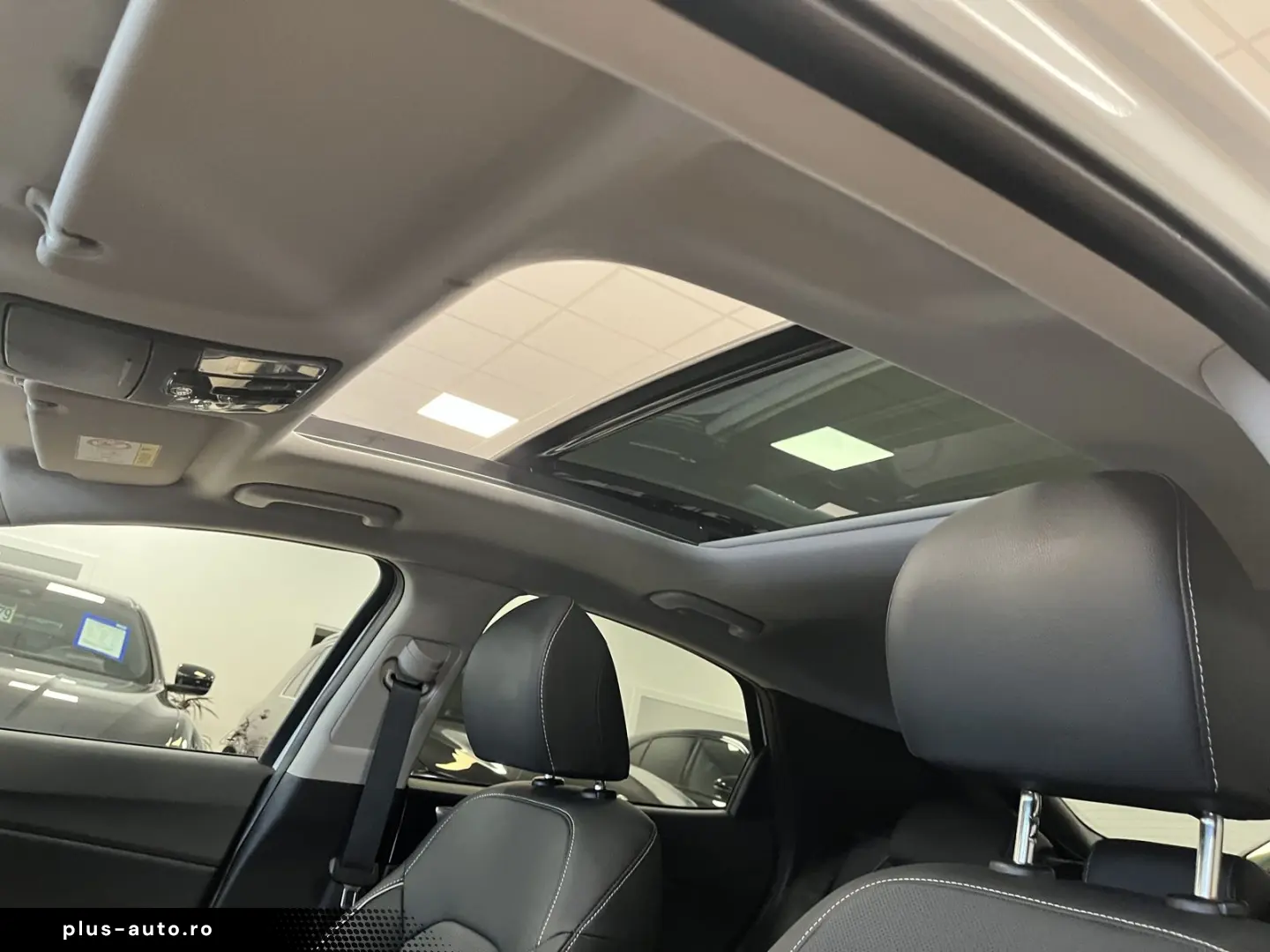 KIA XCeed Platinum Edition Plug-in Pano LED JBL