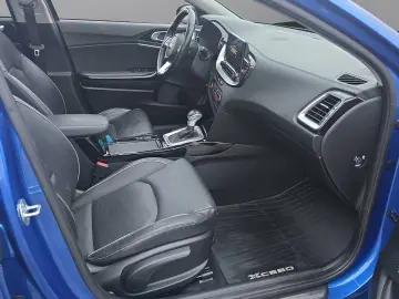 KIA XCeed 1.6 T DCT PLATINUM  GLASDACH LEDER