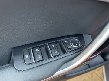 KIA XCEED 1.5T Platinum Glasdach LED Kamera Navi