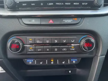 KIA XCEED 1.5T Platinum Glasdach LED Kamera Navi