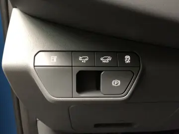 KIA EV9 99kWh AWD GTLine Launch  -24%  7S