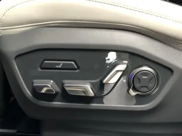KIA EV9 99kWh AWD GTLine Launch  -24%  7S
