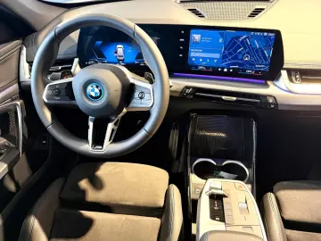 BMW X1 25 e xDr M SPORT LEDer AL SPUR KAM STANDKLIMA