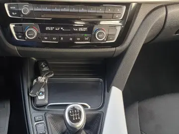 BMW Seria 3 318d xDrive Advantage