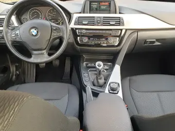 BMW Seria 3 318d xDrive Advantage