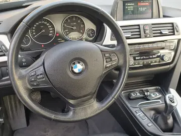 BMW Seria 3 318d xDrive Advantage