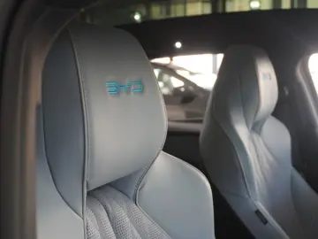 BYD SEAL RWD DESIGN 82 5 KWH NAVI LED SPORT PANO. SH