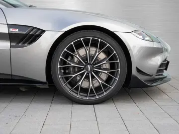 ASTON MARTIN V8 Vantage Roadster F1 Edition Q Special Farbe