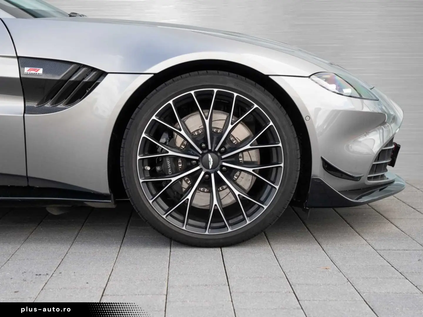 ASTON MARTIN V8 Vantage Roadster F1 Edition Q Special Farbe