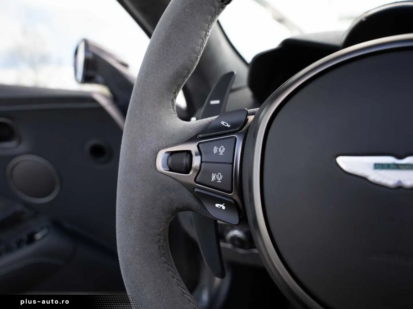 ASTON MARTIN V8 Vantage Roadster F1 Edition Q Special Farbe