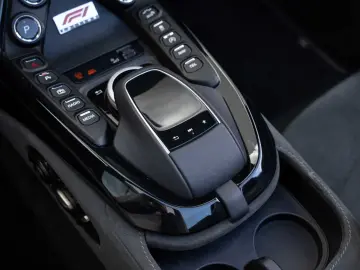 ASTON MARTIN V8 Vantage Roadster F1 Edition Q Special Farbe