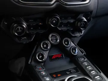 ASTON MARTIN V8 Vantage Roadster F1 Edition Q Special Farbe